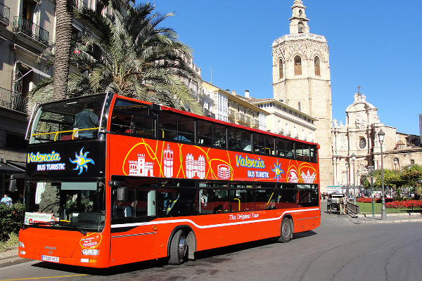 Despedida de soltero en Valencia. Autobús turístico en Valencia. Despedidas de soltero y soltera en Valencia. Tour por la ciudad de Valencia en autobús.