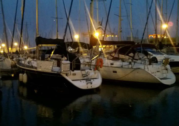 Fiesta en barco en Oporto. Alquiler de veleros por el río Duero. Despedidas de soltero y soltera en Oporto, Portugal