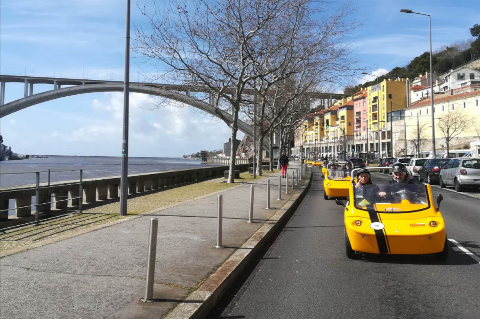 Tour Go Car Oporto. Coche electrico en Oporto, Portugal. Actividades para Despedidas de soltero y soltera. Alquiler vehículo.